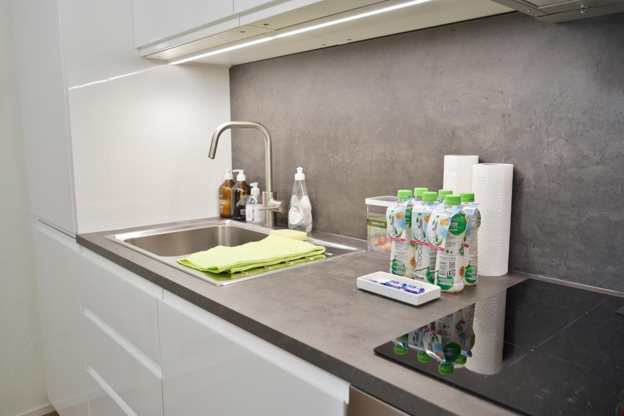 Cozy Center, 4 Bedroom- 120sq, 5min Walk To Main Station Apartment